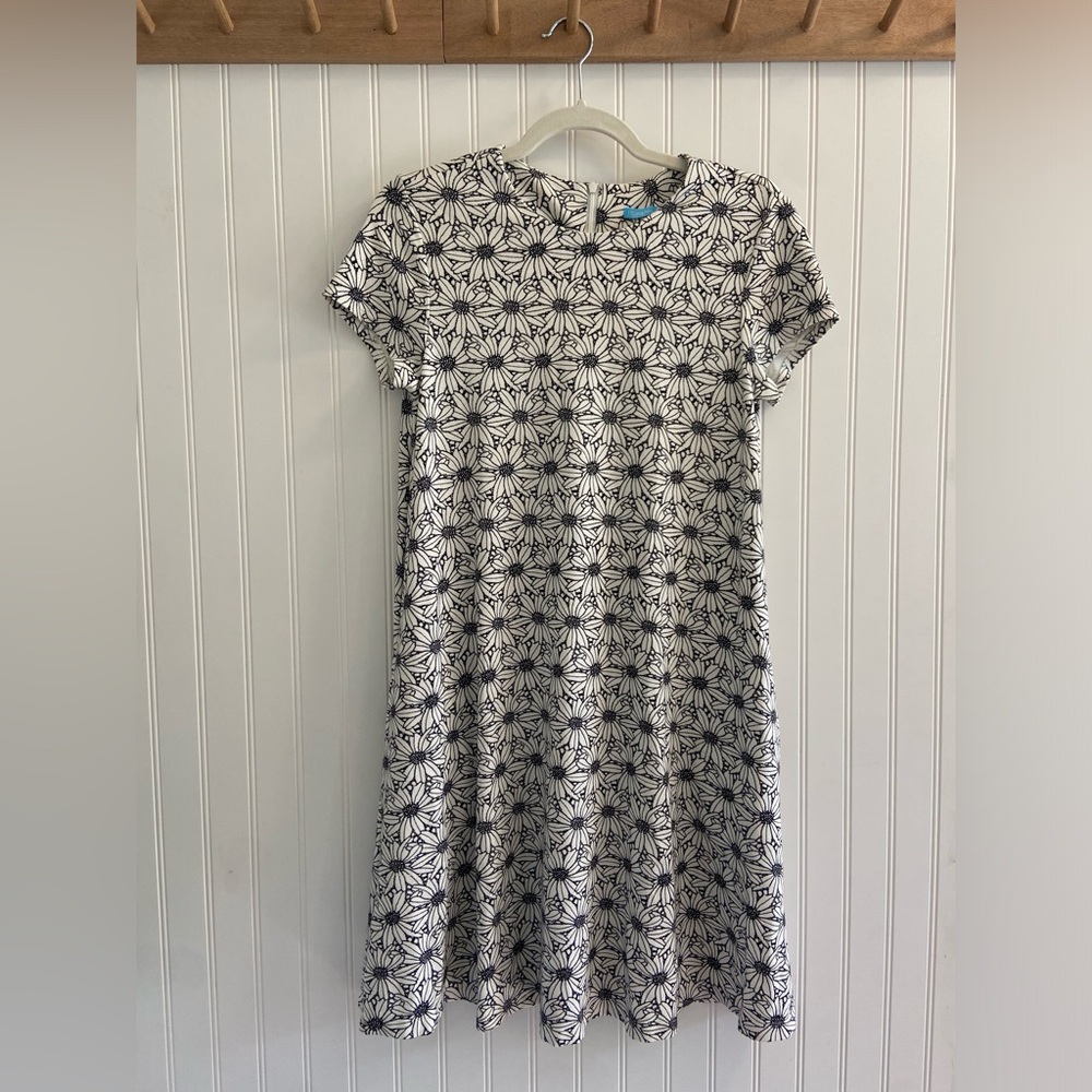 J.McLaughlin Daisy Short Sleeve Pockets Swing Dress Off White Black Floral S